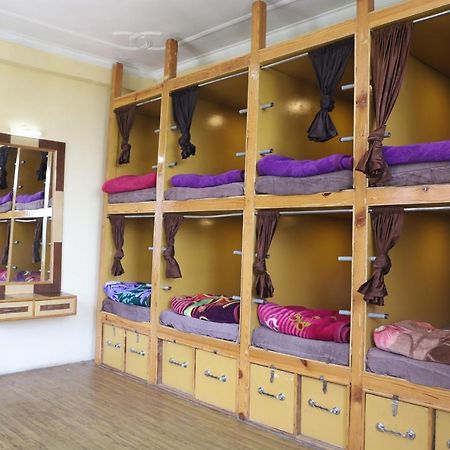 indian backpackers hostel Manāli Buitenkant foto