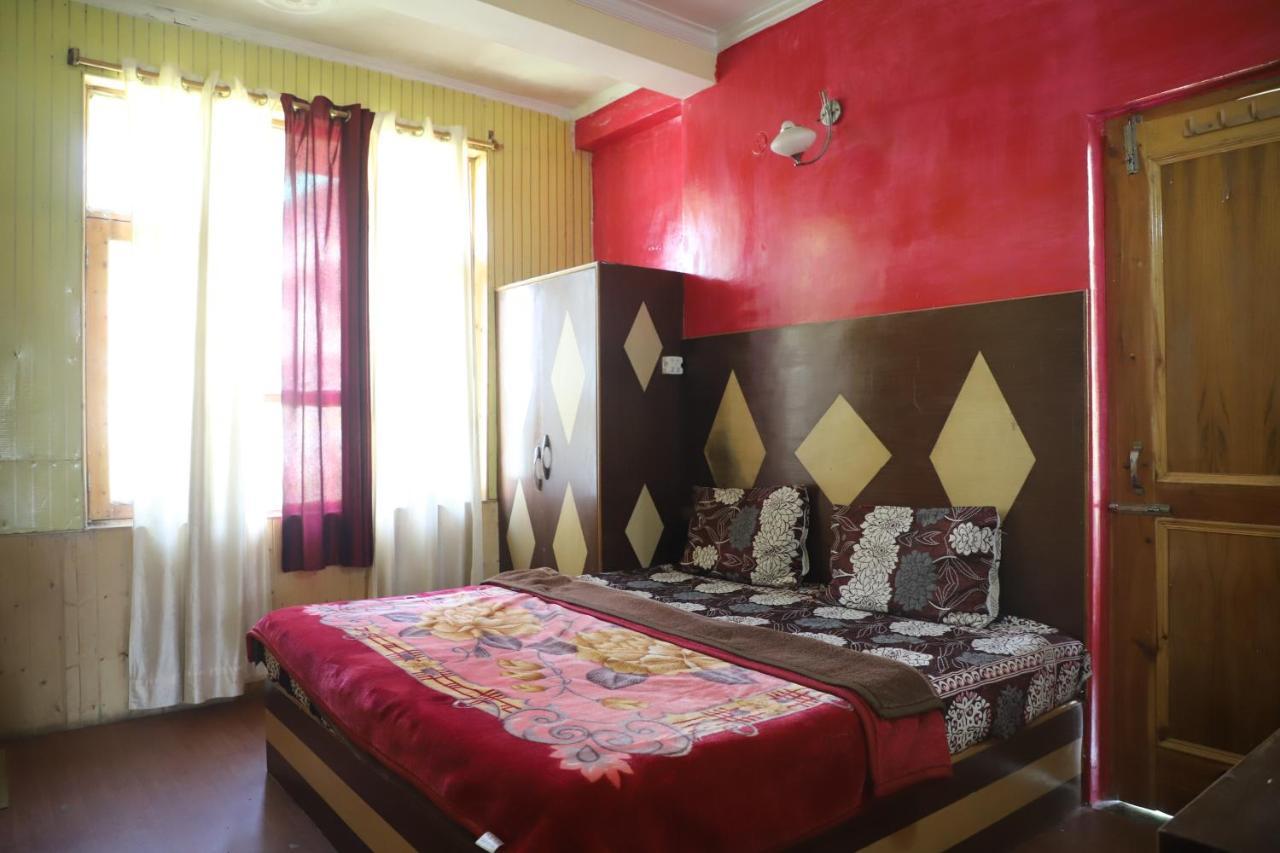 indian backpackers hostel Manāli Buitenkant foto