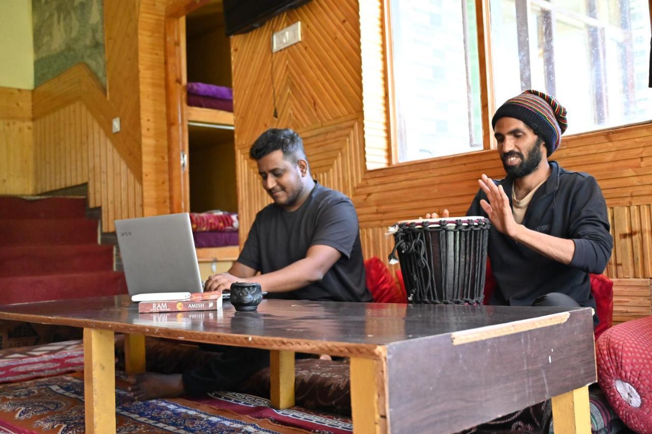 indian backpackers hostel Manāli Buitenkant foto