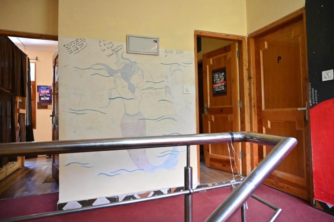 indian backpackers hostel Manāli Buitenkant foto