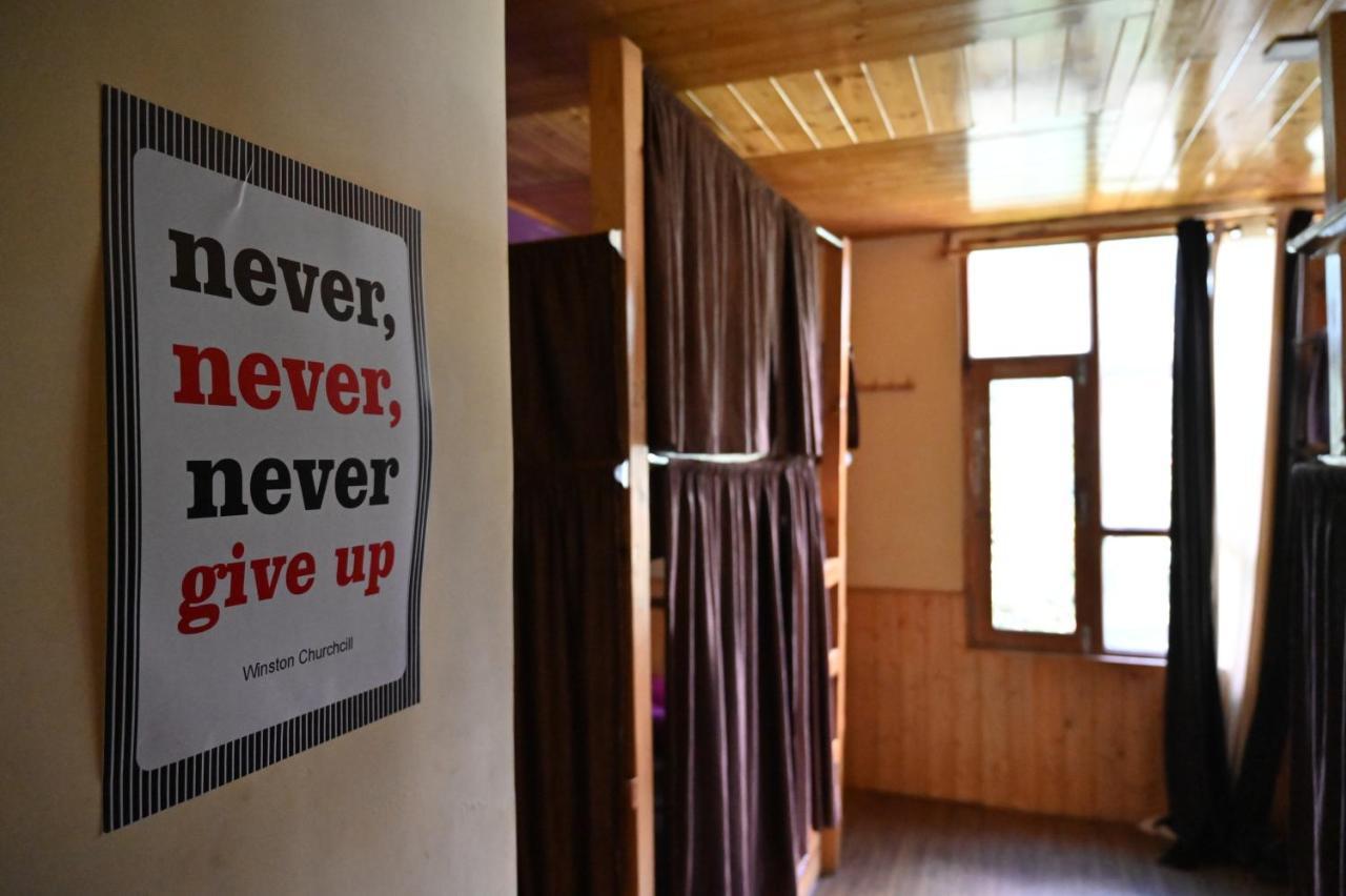 indian backpackers hostel Manāli Buitenkant foto