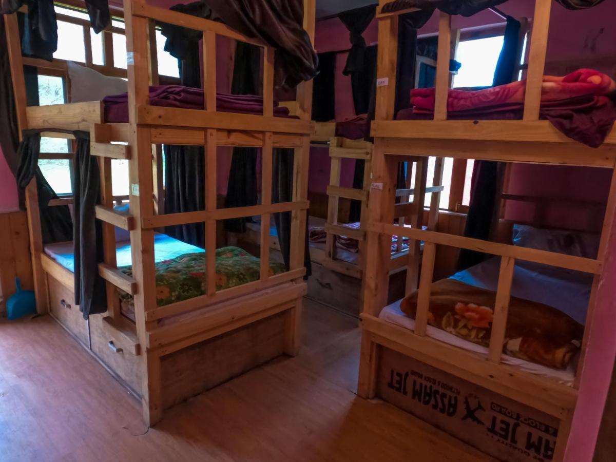 indian backpackers hostel Manāli Buitenkant foto