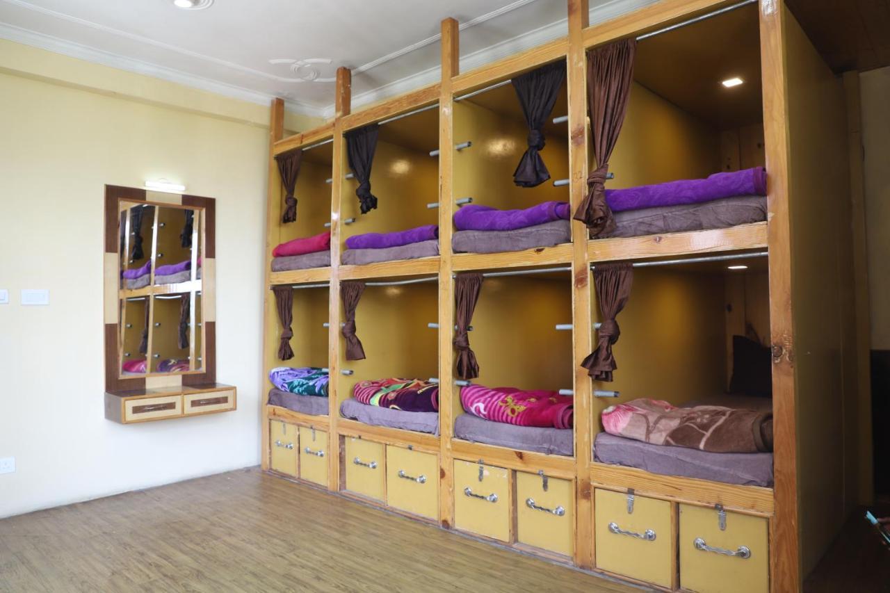 indian backpackers hostel Manāli Buitenkant foto